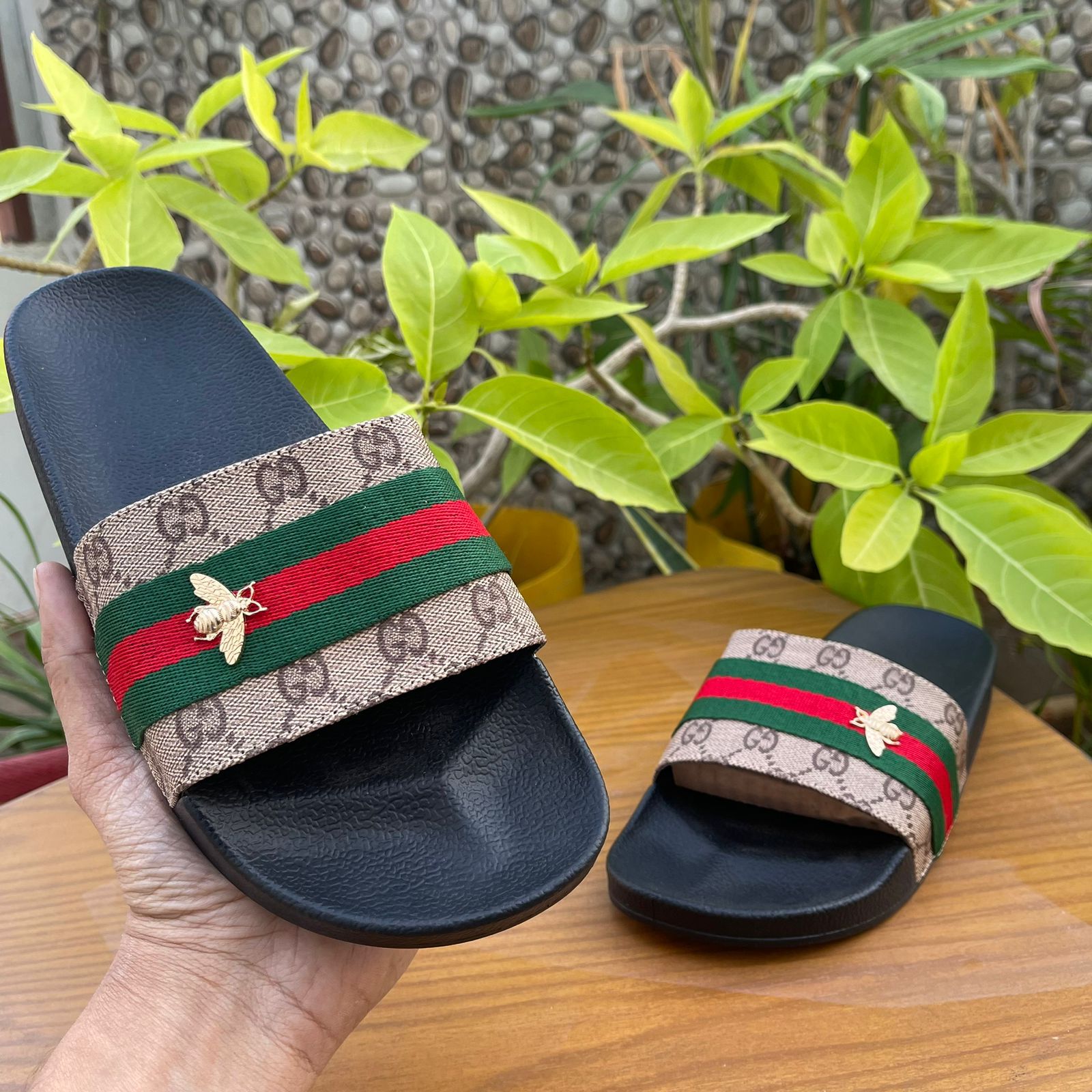 Gucci slides bumblebee online